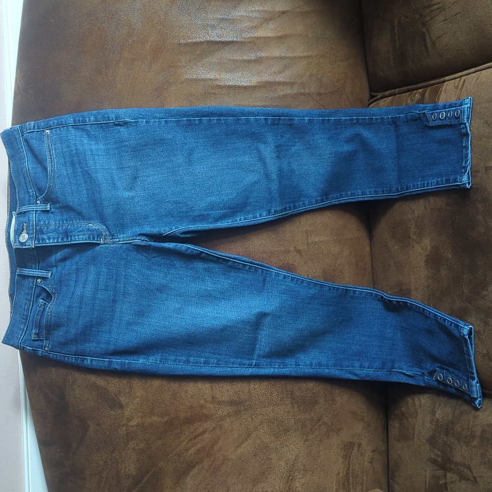 Woman's Levi high waisted skinny jeans